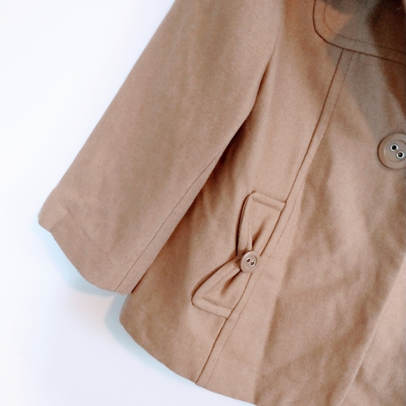 Tulle wool light brown balero style jacket with 1/2 sleeves.  Little bow detail - Picture 2 of 6